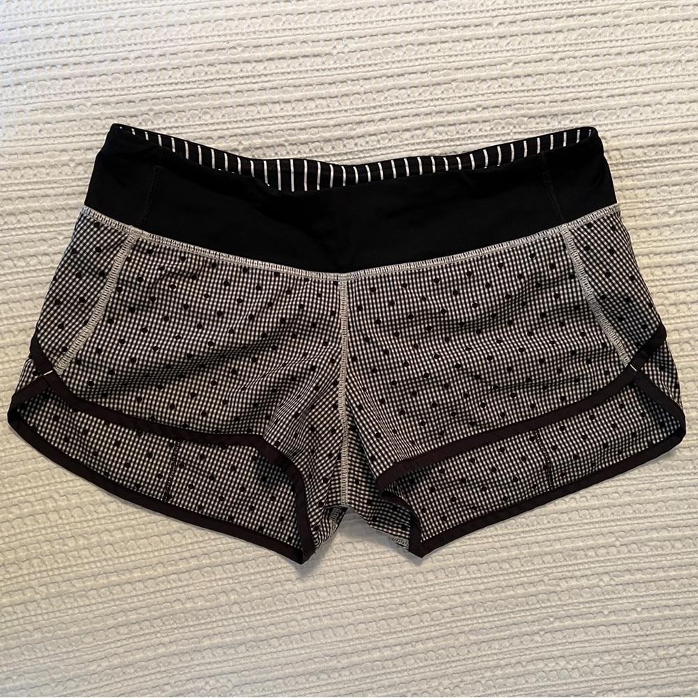 Lululemon Speed Up 2.5 inch Shorts - Gingham/Polka Dot Black & White